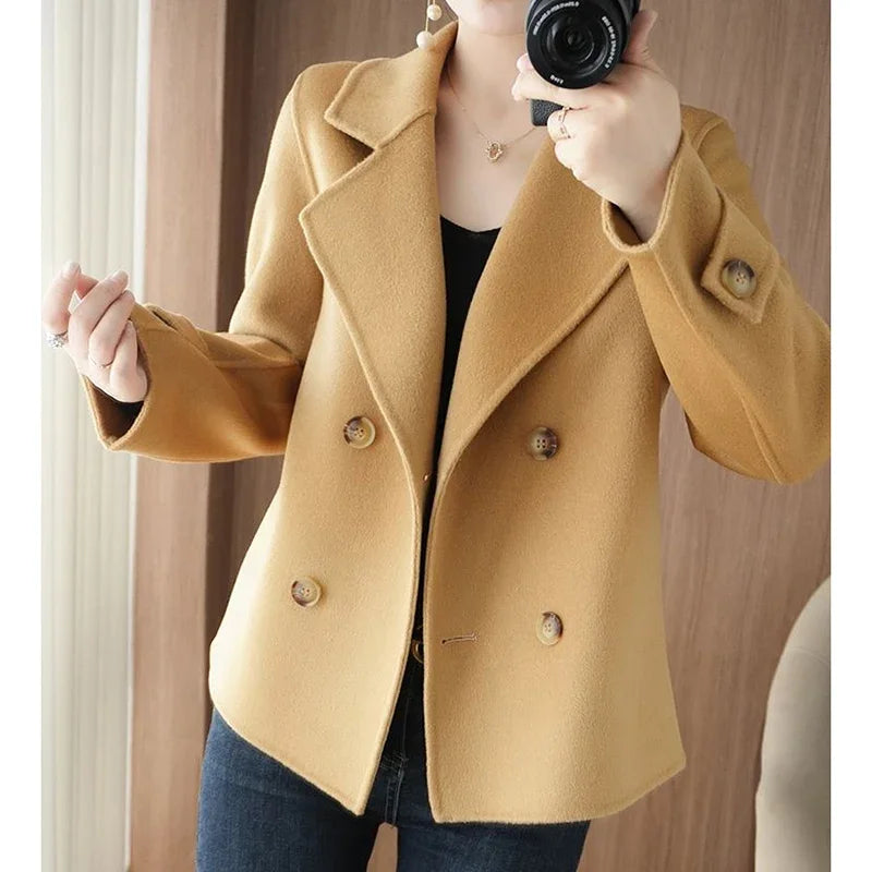 Autumn Winter Women Luxury Designer Thermal Short Woolen Coat Lady Fashion Comfortable Oatmeal Camel Gray Velvet Coat Jackets