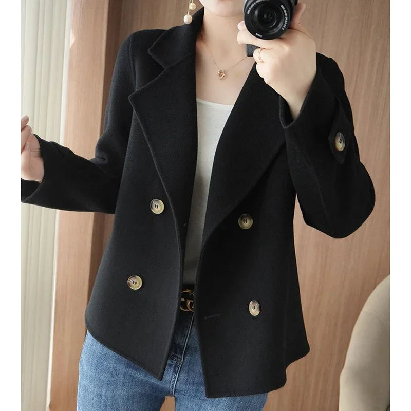 Autumn Winter Women Luxury Designer Thermal Short Woolen Coat Lady Fashion Comfortable Oatmeal Camel Gray Velvet Coat Jackets