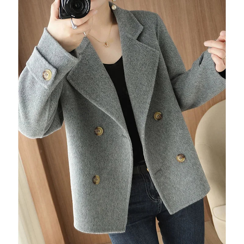 Autumn Winter Women Luxury Designer Thermal Short Woolen Coat Lady Fashion Comfortable Oatmeal Camel Gray Velvet Coat Jackets