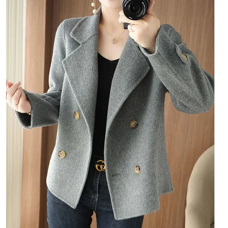 Autumn Winter Women Luxury Designer Thermal Short Woolen Coat Lady Fashion Comfortable Oatmeal Camel Gray Velvet Coat Jackets